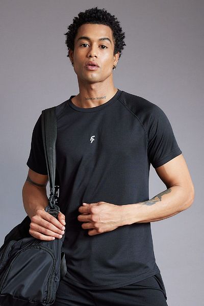 DeFacto Bedrucktes Slim-Fit-Sport-T-Shirt mit Rundhalsausschnitt – kurze Ärmel V2887az24sp