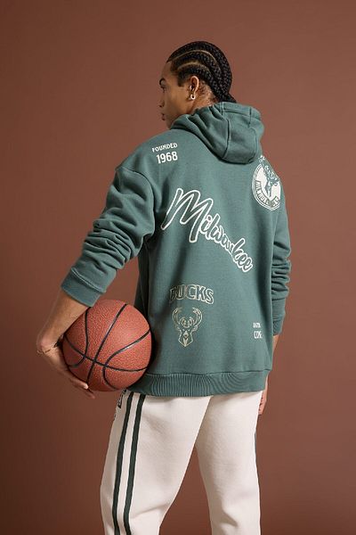 DeFacto Φούτερ με κουκούλα NBA Milwaukee Bucks Box Fit - Τσέπη καγκουρό, χοντρό D3246ax24wn