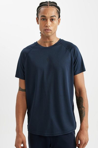 DeFacto Bedrucktes Slim-Fit-Sport-T-Shirt mit Rundhalsausschnitt – kurze Ärmel V2887az24au