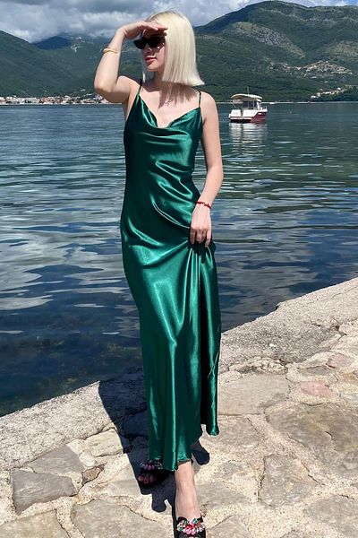 Madmext Zelené saténové dlouhé šaty - Mad Girls Mg1408