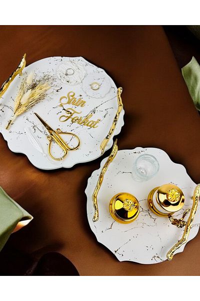 CyzHome Gold Polyester Promise and Engagement Tray with the Philosophy of Devotiony