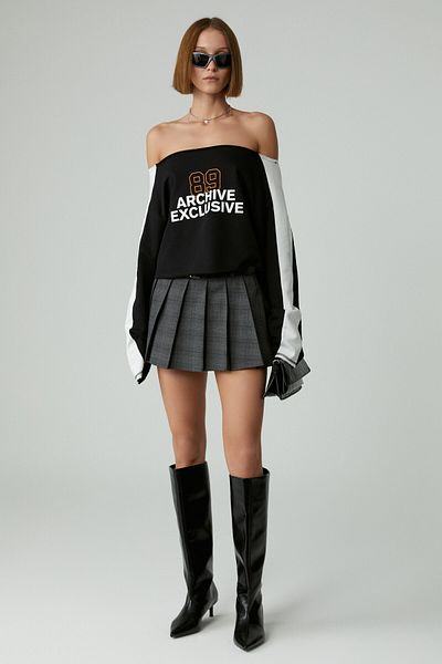 GRIMELANGE Asensıo Women's Asymmetrical Collared Unrivaled Off-The-Shoulder Printed Black Sweatshirt