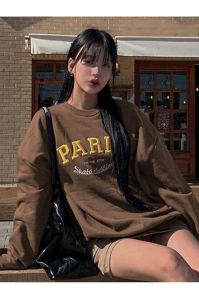 PALPİTO Дамски кафяв суитшърт с щампа Paris Skate Club и кръгло деколте