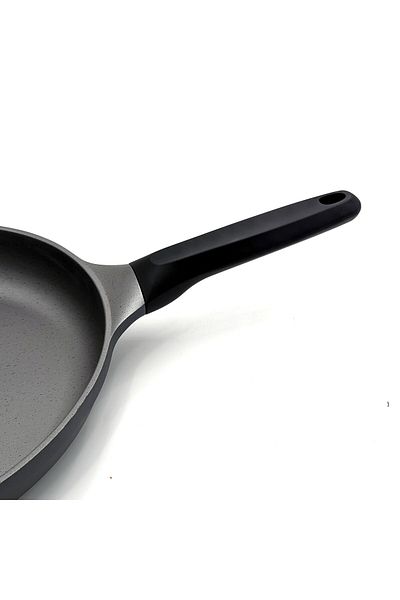 Prestige Essential Cast Aluminum black 26 cm Fry pan | Non stick Induction-Based frying pans