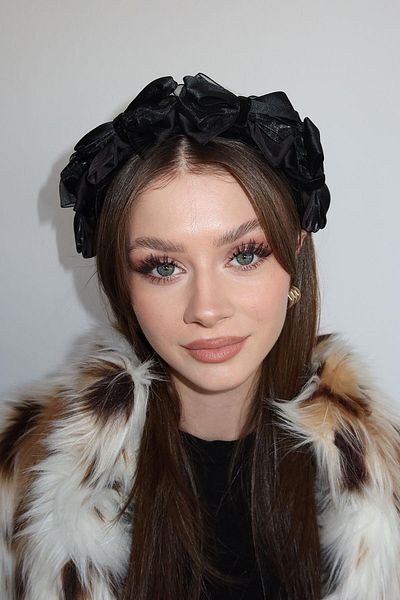 TAKIŞTIR تاج بشريط أسود اللون