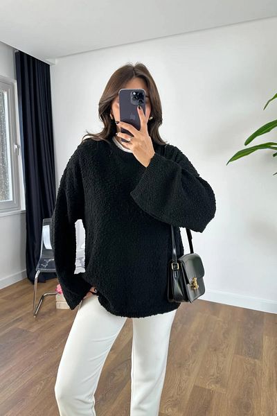 LE CARAMBOLE Pulover negru de damă, cu decolteu rotund, cu textura supradimensionată