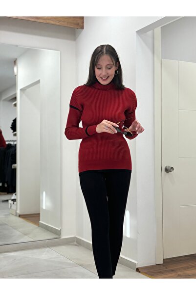 STAMINA Knitwear Sweater with Stripe Detail on the Collar and Sleeves