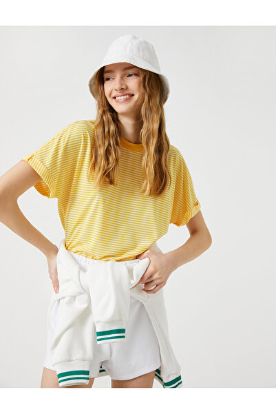 Koton Укорочена тениска с кръгло деколте и къс ръкав, смесена вискоза