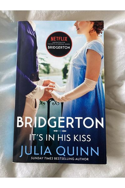 Penguin Books Bridgerton: It's in His Kiss by Julia Quinn