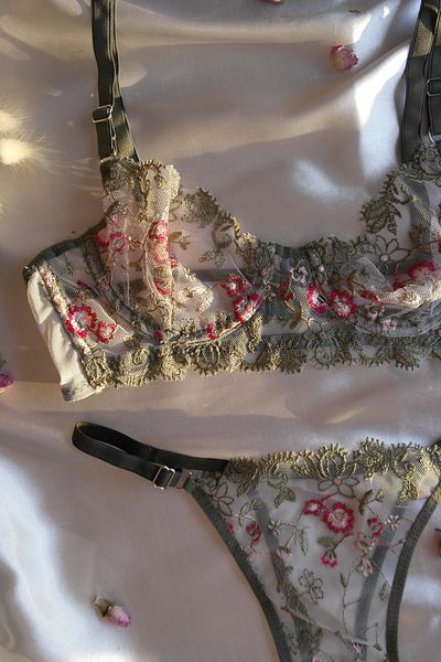 love secret Σετ Bralet με δαντέλα και στρινγκ - Κομψά γυναικεία εσώρουχα, άνετα και κομψά