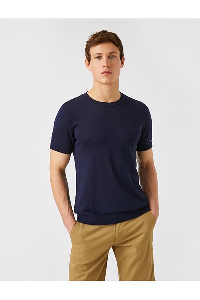 Koton Basic-T-Shirt mit Rundhalsausschnitt
