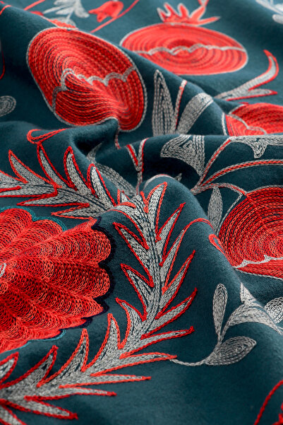 Bursa İpek Зимовий шарф з синім вишитим візерунком