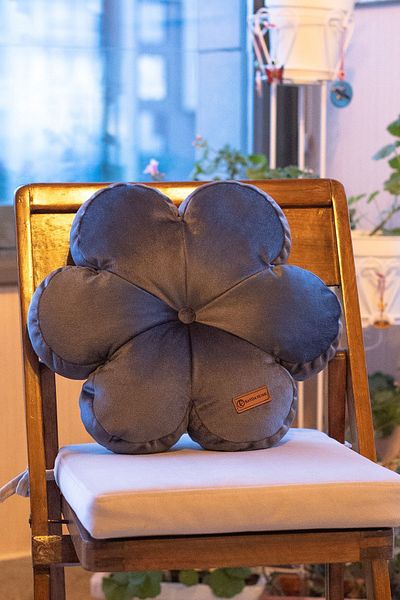 Rayda Home Decorative Anthracite Color Inner Filled Throw Pillow Daisy Pillow 42*42 Cm