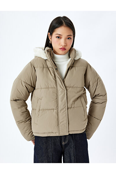 Koton Daunenmantel mit Kapuze, Kunstfell innen und Reißverschluss