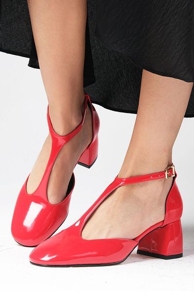 Mio Gusto Emma Red Color Thick Heeled Women's Shoes