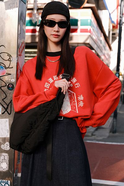 Manuka Rotes Oversize-Sweatshirt – mit Druckdetail