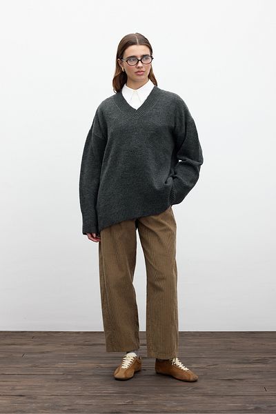 Manuka Strickpullover mit V-Ausschnitt – einfarbig gestrickt, Anthrazit