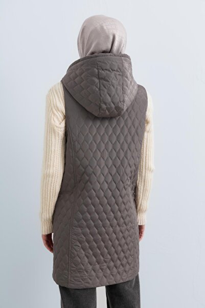 Nihan Cep Detaylı Kapitone Yelek Gri