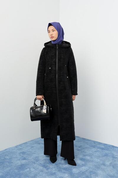 Nihan Kapşonlu Kapitone Manto Siyah
