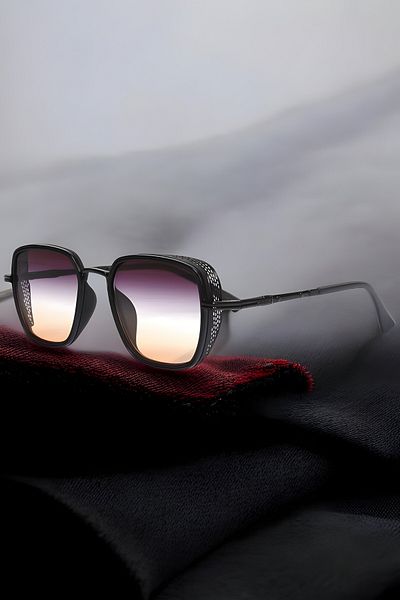 Eyesofia Unisex Black Yellow Gradient Izara Sunglasses - Rectangular Design