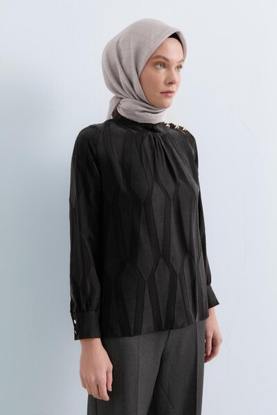Nihan Omuz Düğmeli Dik Yaka Cupra Bluz Siyah