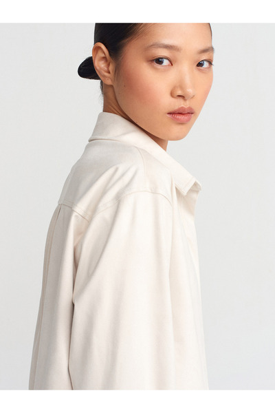 Dilvin 50493 Dökümlü Süet Crop Gömlek-Bej