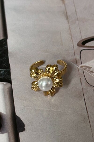 Trendy Butik زهرة الصلب منقوشة خاتم اللؤلؤ