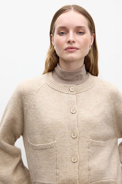 Manuka Beigefarbene, einfarbige Strickjacke mit Knöpfen
