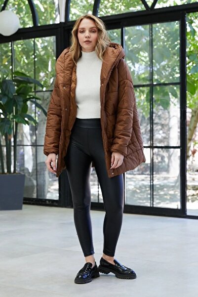 NUR TEKSTİL Kadın regular kalıp   Kapüşonlu  çıt çıtlı düğmeli  şişme   bakır rengi  mont