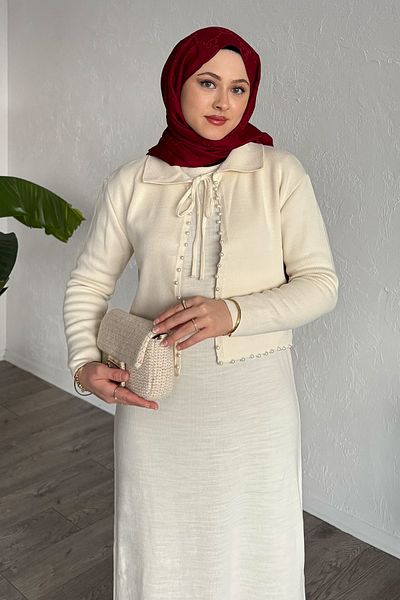 InStyle طقم تريكو باللون البيج مع بوليرو لؤلؤي