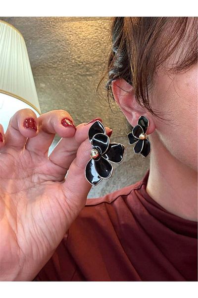 Pelin Aksesuar Black Half Flower Earrings