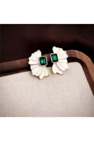 Pelin Aksesuar White Enameled Green Stone Half Flower Earrings