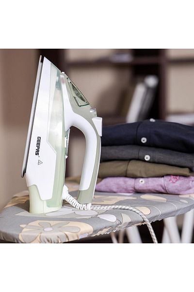 Geepas GSI7786 Ceramic Wet and Dry Steam Iron
