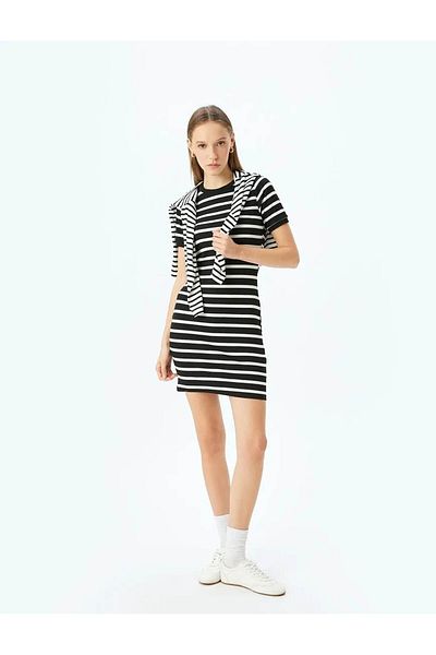 Koton Μίνι Bodycon Φόρεμα με κοντό μανίκι με λαιμόκοψη