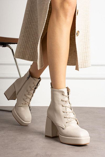ShoeTek Γυναικείες μπότες Beige Larinka - Χοντρό τακούνι και κορδόνια