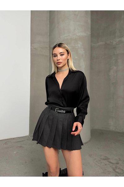 Touz Moda Fusta mini plisată cu detaliu curea și pantaloni scurți