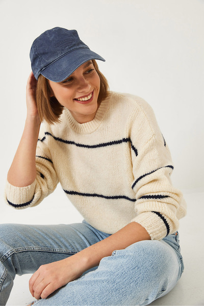 Bianco Lucci Women's Crew Neck Striped Knitwear Sweater 20247533