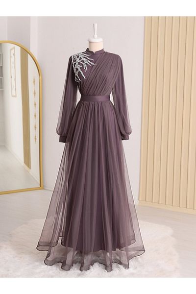 Modamorfo Drapiertes Tüll-Abendkleid mit Gürtel und Steindetail auf der Vorderseite