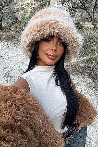 Luminos Butik Регулируема плюшена шапка със сърце - Camel Bucket Beanie Spk1142
