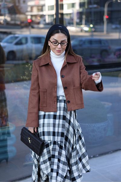 Özge Özgenç Велурено яке с копчета и джобове
