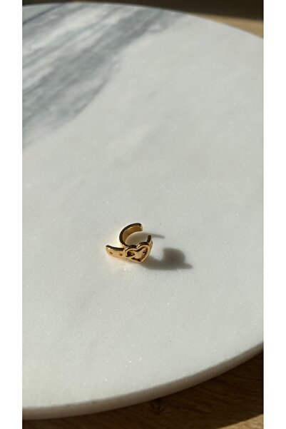 Glowear Atelier Kalpli Kemer Detaylı Gold Kıkırdak Küpe