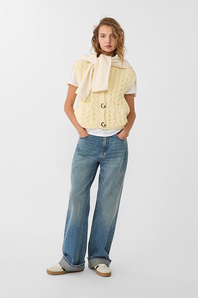 Stradivarius سترة محبوكة بأزرار ذهبية