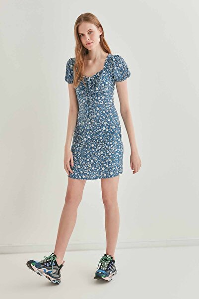 Vitrin Šaty s malým rukávem s límečkem a krajkovým detailem