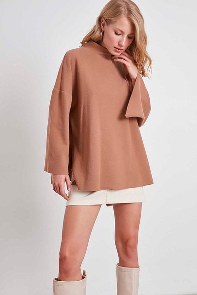 Vitrin Πλεκτή oversize μπλούζα με χαμηλό μανίκι γιακά και πλαϊνά σκισίματα