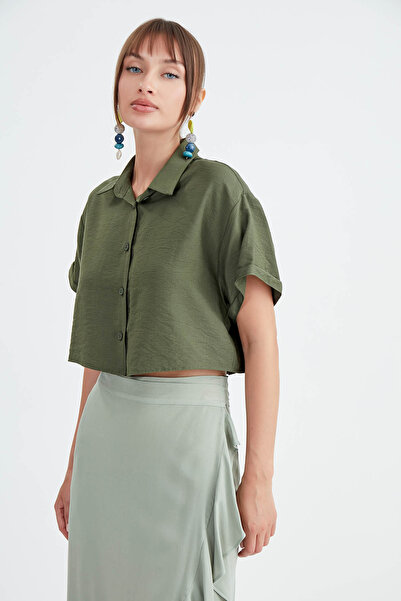 Vitrin Shoulder Detailed Crop Shirt