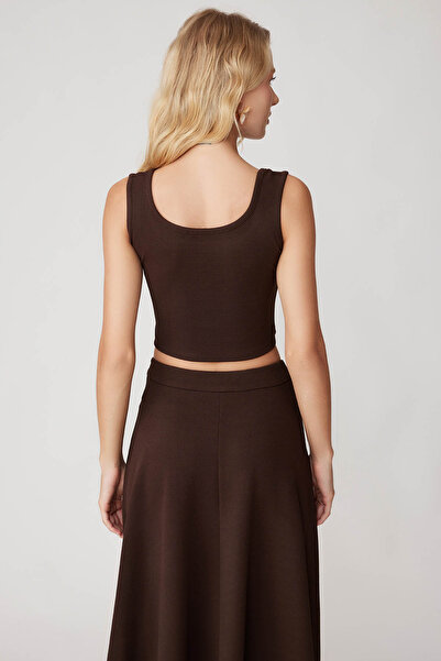 Vitrin Thick Strap Crop Blouse