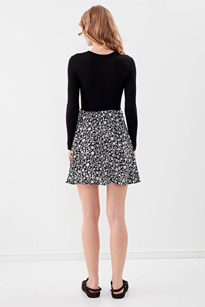 Vitrin Eteği Desenli Mini Elbise