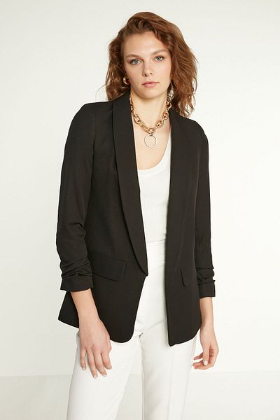 Vitrin Blazerjacke mit langem Kragen, detaillierten Ärmeln und gerafften Ärmeln