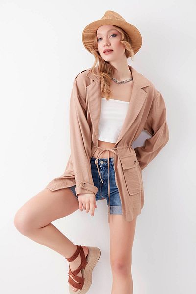 Vitrin Jacke mit zwei Taschen und gerafftem Kragen an der Taille