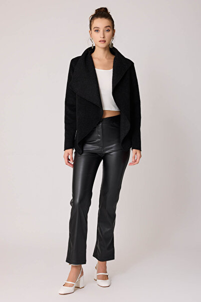 Vitrin سترة قطع غير متماثلة مع ربطة عنق إكسسوارات